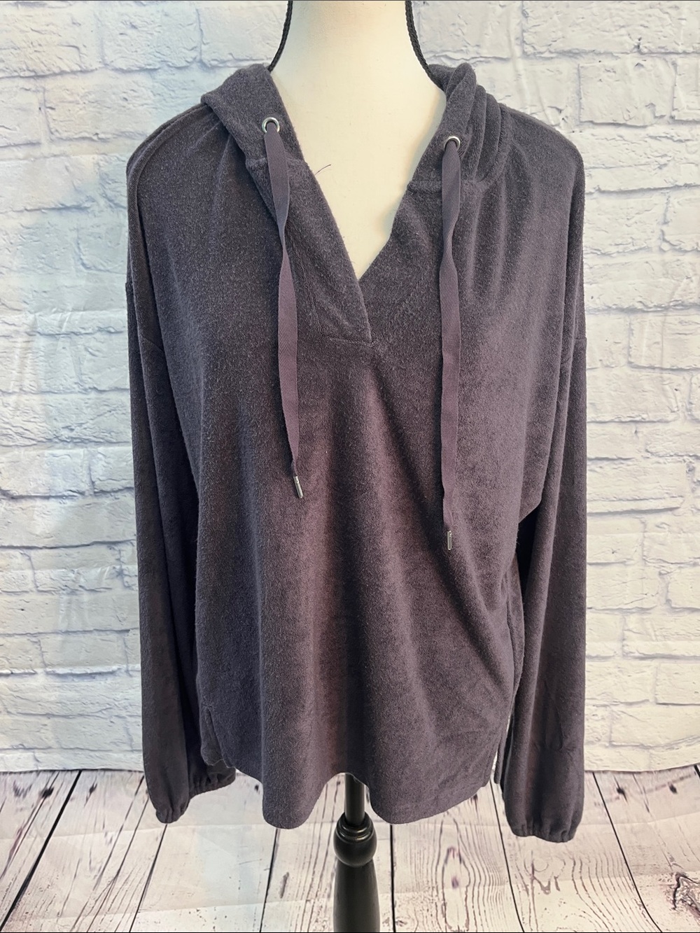 Soma Weekends Wknd Cozy Hoodie Gray Hi-Lo Split V-neck Size Large Drawstring